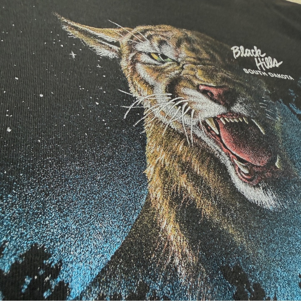 Vintage Black Hills South Dakota Cougar Mountain Lion Cropped Graphic Tee - Picture 8 of 17